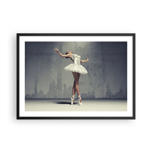 Póster en marco negro - Una bailarina de ballet con un vestido blanco frente a una pared sin rematar. - 70x50cm - Ligero como un pájaro - Decoración de pared moderna para salón y dormitorio ARTTOR