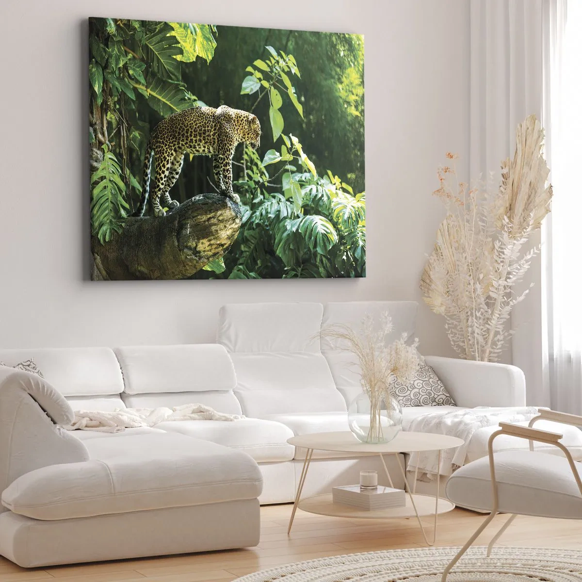Cuadro sobre lienzo - Impresión de Imagen - Un leopardo de pie sobre una roca rodeado de vegetación tropical. - 120x80cm - ¿A la caza? - Decoración de pared moderna para salón y dormitorio ARTTOR