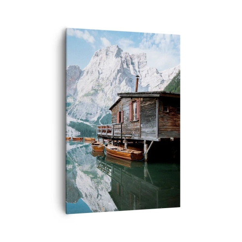 Cuadro sobre lienzo - Impresión de Imagen - Una cabaña de madera junto a un tranquilo lago de montaña. - 70x100cm - Una mañana cristalina de montaña - Decoración de pared moderna para salón y dormitorio ARTTOR