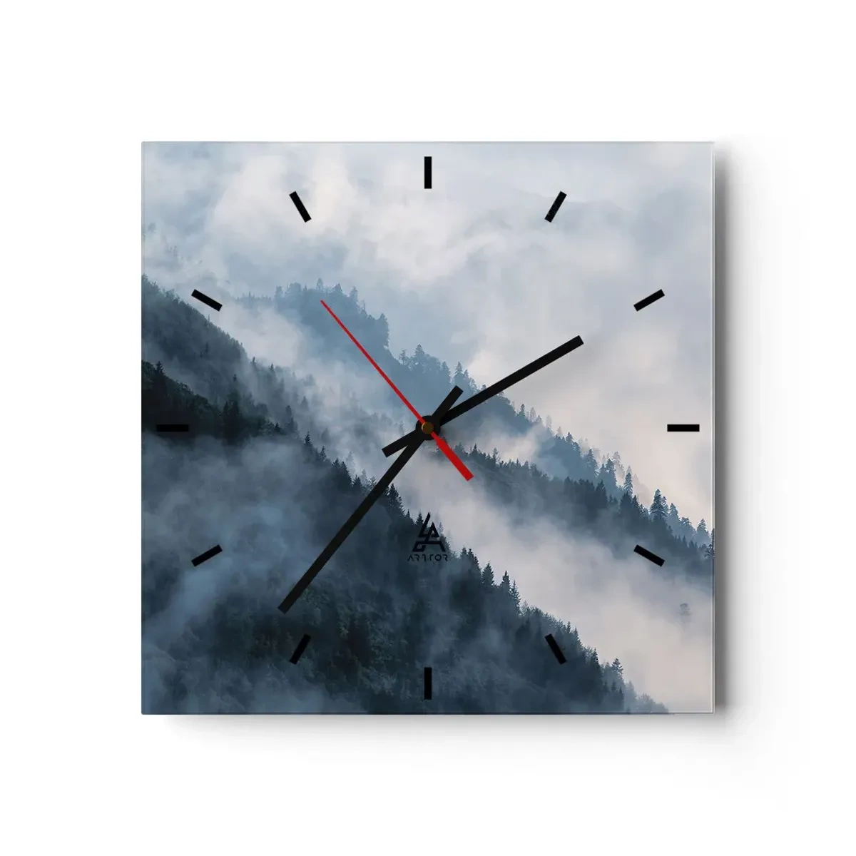 Reloj de pared - Reloj de vidrio - La niebla se cierne sobre las laderas boscosas de las montañas en un paisaje misterioso. - 30x30cm - Misticismo de las montañas - Decoración de pared moderna para salón y dormitorio ARTTOR