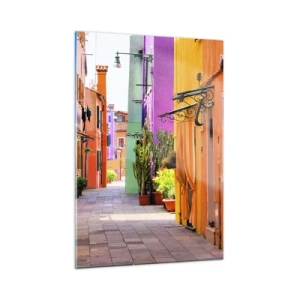 Cuadro sobre vidrio - Impresiones sobre Vidrio - Una calle colorida con casas de vecindad en tonos cálidos. - 50x70cm - El callejón arco iris - Decoración de pared moderna para salón y dormitorio ARTTOR