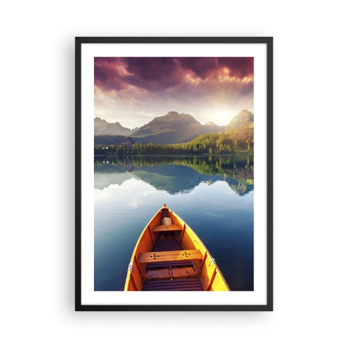 Póster en marco negro - Un barco en un lago con vista a la montaña al atardecer. - 50x70cm - Frente a la naturaleza - Decoración de pared moderna para salón y dormitorio ARTTOR