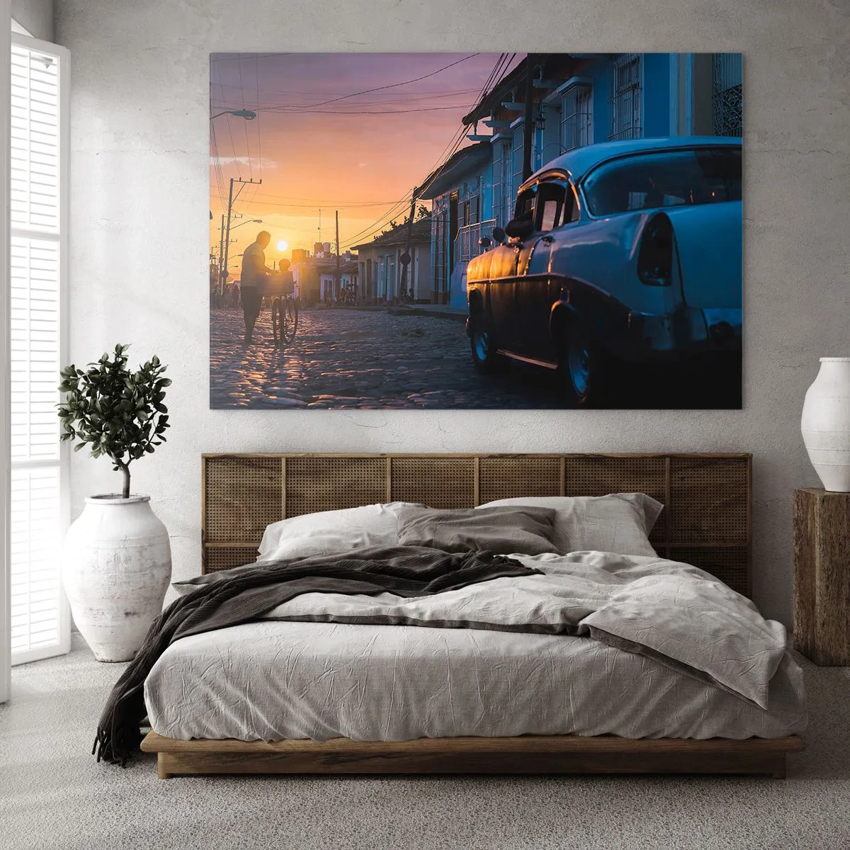 Cuadro sobre vidrio - Impresiones sobre Vidrio - Calle atmosférica con un coche clásico al atardecer - 120x80cm - Aquí el tiempo se ralentiza - Decoración de pared moderna para salón y dormitorio ARTTOR