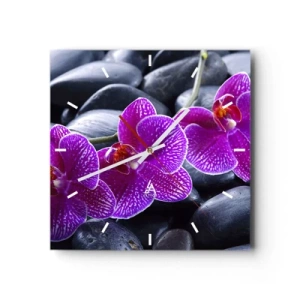 Reloj de pared - Reloj de vidrio - Orquídeas moradas sobre un fondo de piedras negras. - 30x30cm - Las piedras brillan con deleite - Decoración de pared moderna para salón y dormitorio ARTTOR