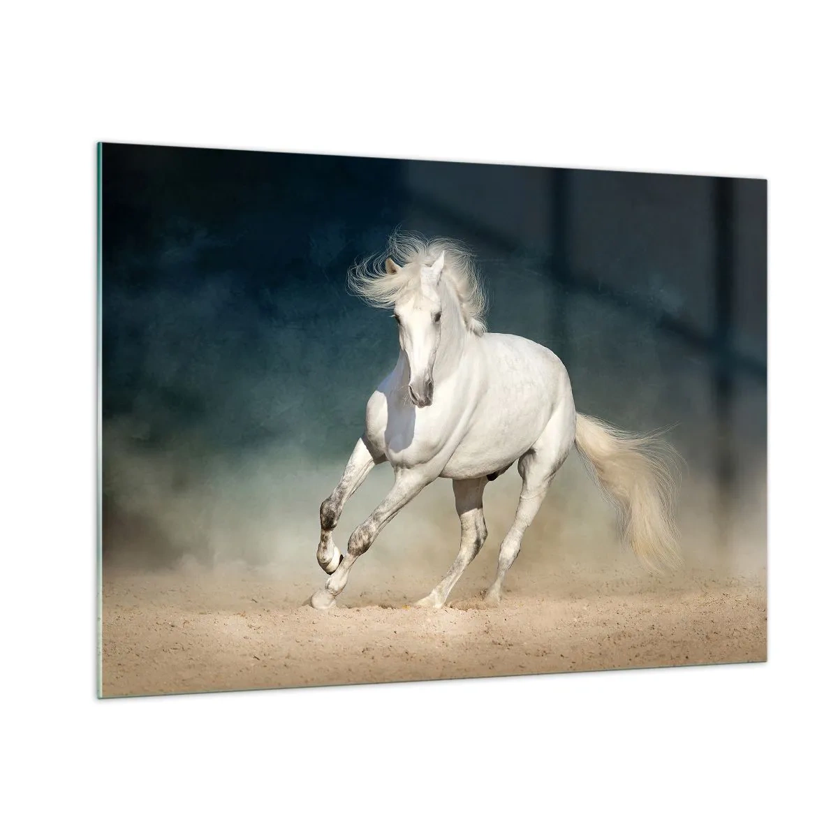 Cuadro sobre vidrio - Impresiones sobre Vidrio - Un caballo blanco galopando por la arena contra un cielo oscuro. - 100x70cm - Libertad en estado puro - Decoración de pared moderna para salón y dormitorio ARTTOR