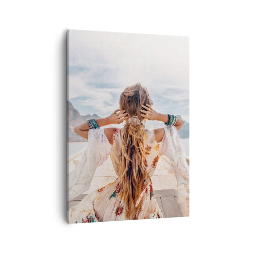 Cuadro sobre lienzo - Impresión de Imagen - Mujer en un barco con vistas a las montañas y al agua, estilo boho - 50x70cm - Rumbo a la felicidad - Decoración de pared moderna para salón y dormitorio ARTTOR