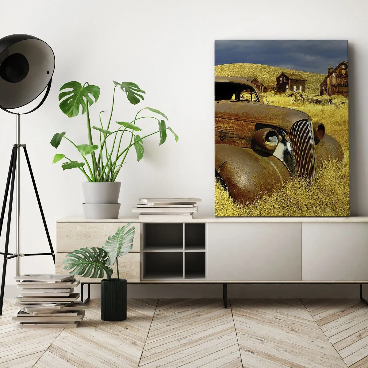 Cuadro sobre lienzo - Impresión de Imagen - Un viejo coche oxidado con el telón de fondo de cabañas de madera abandonadas. - 50x70cm - Un merecido descanso - Decoración de pared moderna para salón y dormitorio ARTTOR