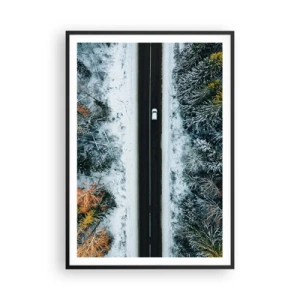 Póster en marco negro - Atravesar el bosque en invierno - 70x100 cm