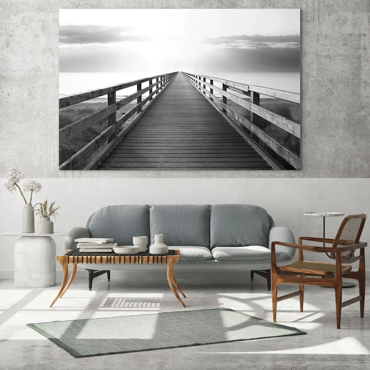 Cuadro sobre vidrio - Impresiones sobre Vidrio - Un puente de madera que conduce hacia el horizonte en blanco y negro. - 100x70cm - En la distancia... - Decoración de pared moderna para salón y dormitorio ARTTOR