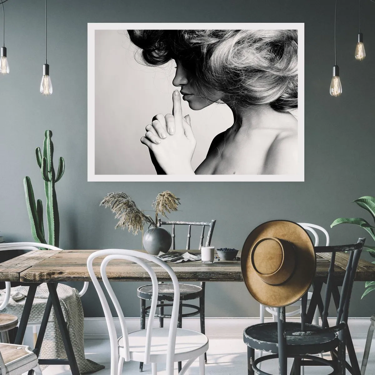 Póster - Perfil en blanco y negro de una mujer haciendo un gesto de silencio. - 100x70cm - Escucharme a mí misma - Decoración de pared moderna para salón y dormitorio ARTTOR