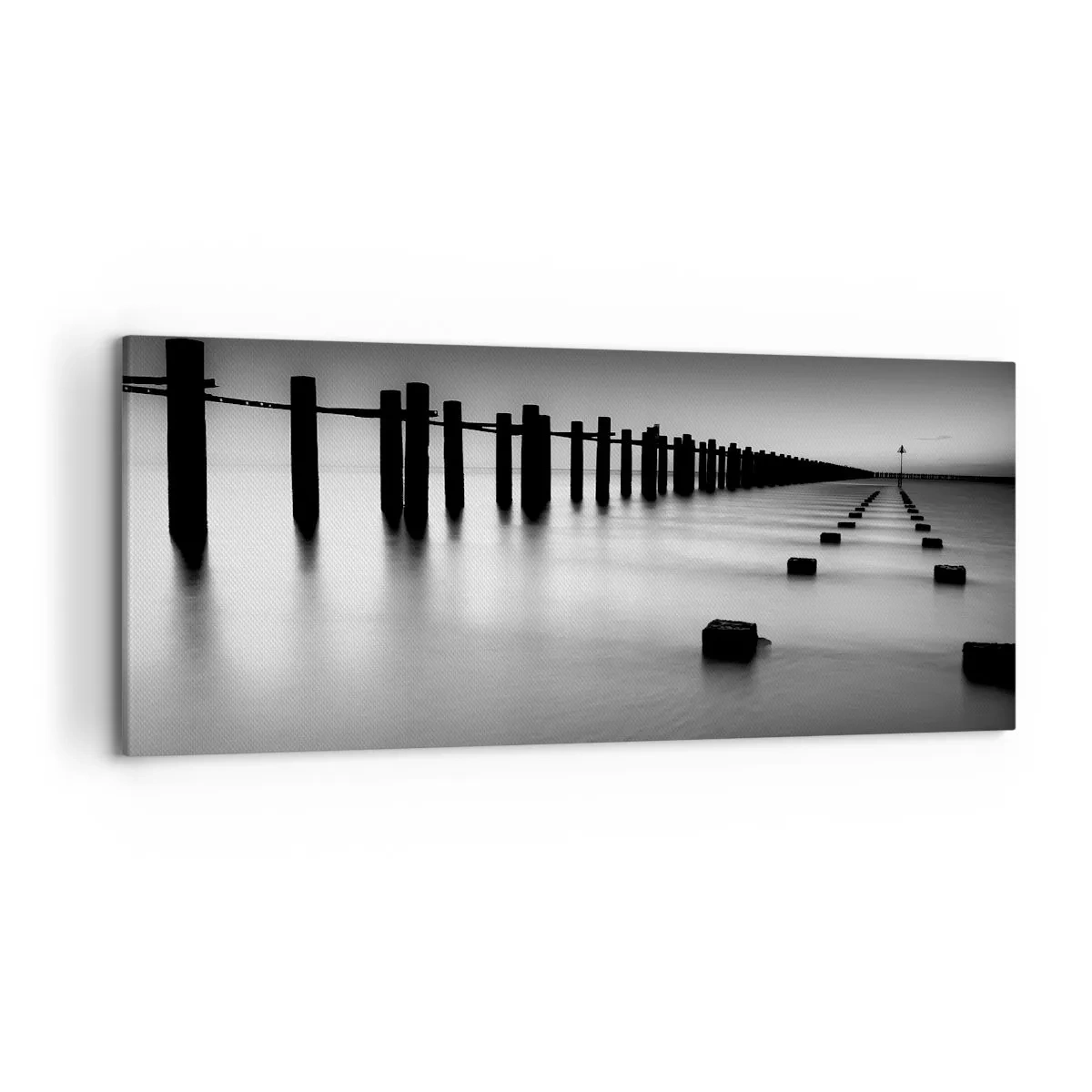Cuadro sobre lienzo - Impresión de Imagen - Postes de madera y bloques de hormigón sumergidos en agua en tonos blanco y negro - 120x50cm - Valles grises en la niebla - Decoración de pared moderna para salón y dormitorio ARTTOR