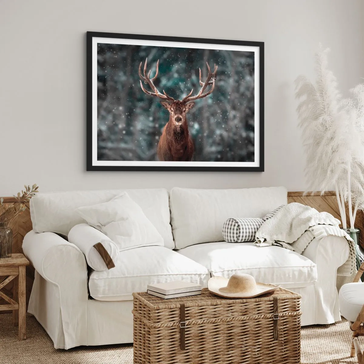 Póster en marco negro - Ciervos en un bosque invernal con nieve cayendo - 70x50cm - Coronado rey del bosque - Decoración de pared moderna para salón y dormitorio ARTTOR