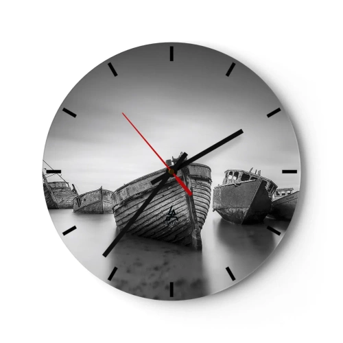 Reloj de pared - Reloj de vidrio - Viejos barcos pesqueros varados en la orilla en blanco y negro - 30x30cm - Ahora solo quedan los recuerdos... - Decoración de pared moderna para salón, cocina y dormitorio ARTTOR