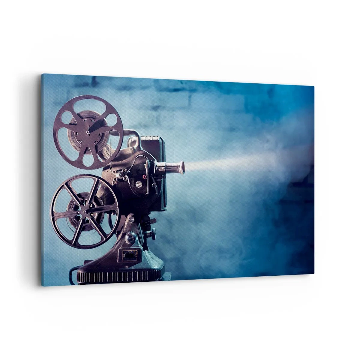 Cuadro sobre lienzo - Impresión de Imagen - Un antiguo proyector de películas que proyecta luz sobre un fondo azul. - 120x80cm - En el antiguo cine - Decoración de pared moderna para salón y dormitorio ARTTOR