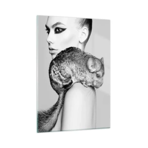 Cuadro sobre vidrio - Impresiones sobre Vidrio - Retrato de una mujer con una chinchilla en blanco y negro - 50x70cm - Dama con chinchilla - Decoración de pared moderna para salón y dormitorio ARTTOR