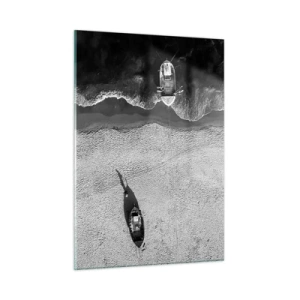 Cuadro sobre vidrio - Impresiones sobre Vidrio - Barcos en blanco y negro y sus sombras en una playa de arena vistos desde arriba - 50x70cm - Aún en la orilla... - Decoración de pared moderna para salón y dormitorio ARTTOR