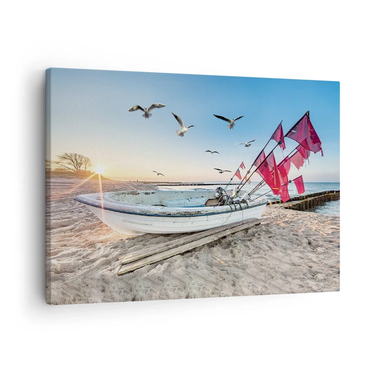Cuadro sobre lienzo - Impresión de Imagen - Un barco en la playa al amanecer con gaviotas y banderas rojas. - 70x50cm - Un merecido descanso - Decoración de pared moderna para salón y dormitorio ARTTOR