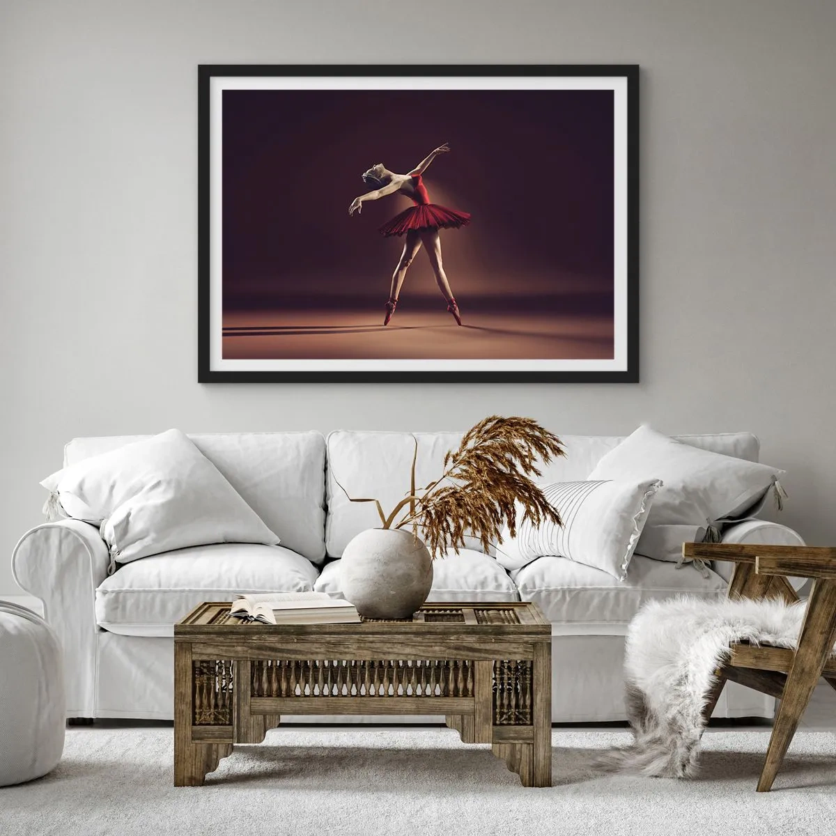 Póster en marco negro - Una bailarina de ballet con un vestido rojo frente a un escenario de fondo. - 70x50cm - Primera bailarina - Decoración de pared moderna para salón y dormitorio ARTTOR