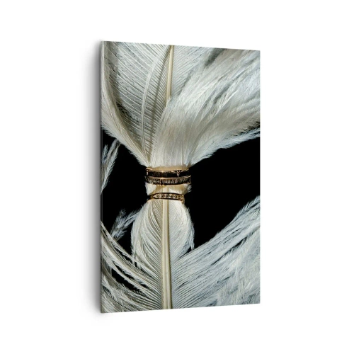 Cuadro sobre lienzo - Impresión de Imagen - Una pluma blanca con dos anillos dorados sobre un fondo negro. - 80x120cm - ...y no te dejaré.... - Decoración de pared moderna para salón y dormitorio ARTTOR