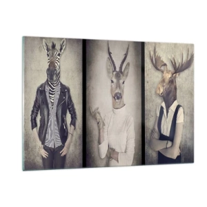 Cuadro sobre vidrio - Impresiones sobre Vidrio - Tres figuras de animales con ropa humana sobre un fondo neutro. - 120x80cm - Que los gestos hablen - Decoración de pared moderna para salón y dormitorio ARTTOR