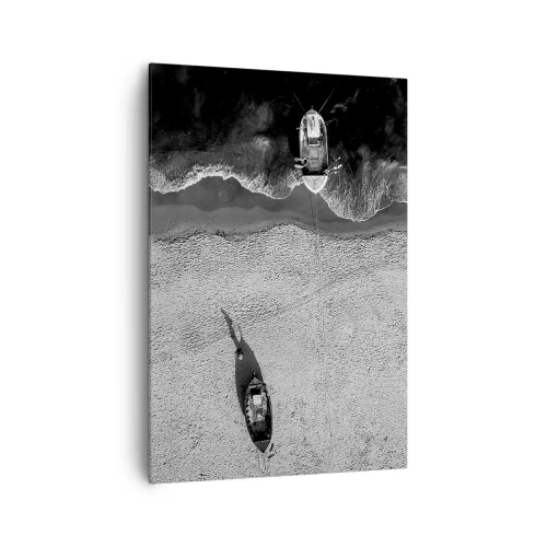 Cuadro sobre lienzo - Impresión de Imagen - Vista aérea en blanco y negro de barcos en la playa. - 70x100cm - Aún en la orilla... - Decoración de pared moderna para salón y dormitorio ARTTOR