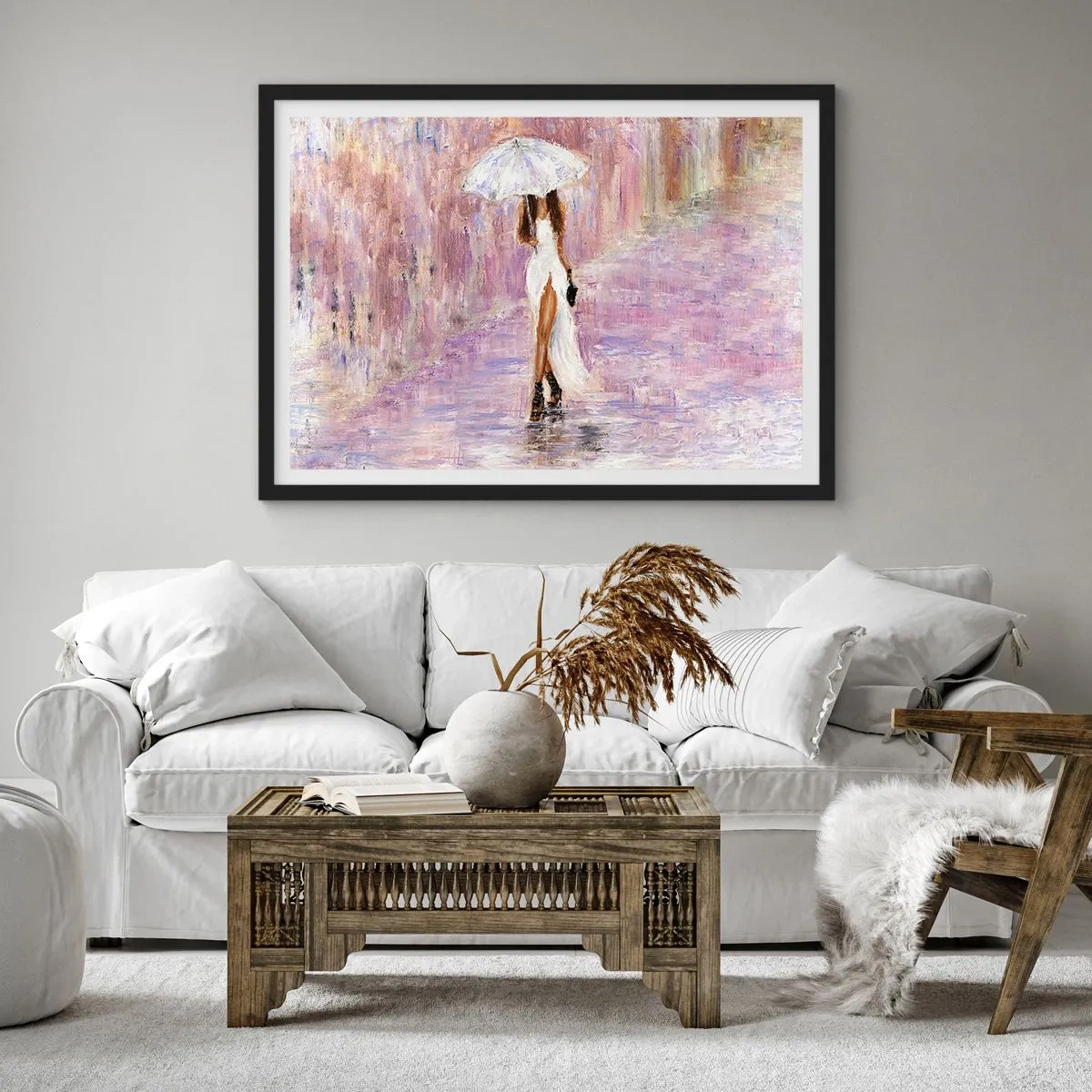 Póster en marco negro - Una mujer con paraguas caminando bajo la lluvia en tonos lilas - 100x70cm - En la lluvia de lilas - Decoración de pared moderna para salón y dormitorio ARTTOR