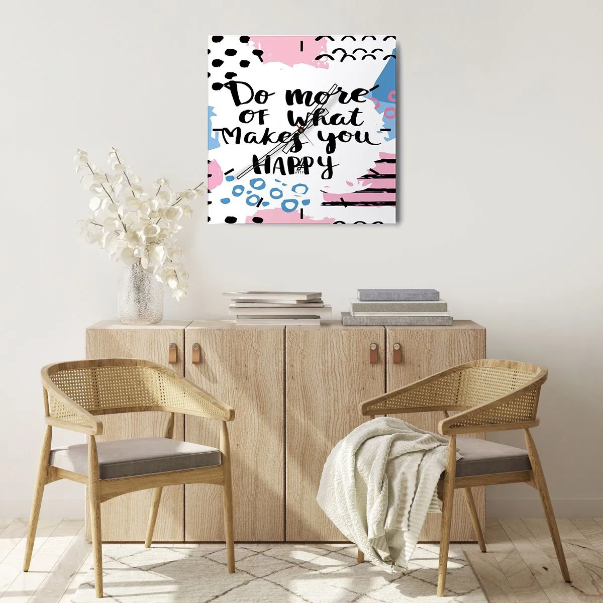 Reloj de pared - Reloj de vidrio - Cartel con el lema 'Haz más de lo que te hace feliz' - 30x30cm - Cómo ser feliz - Decoración de pared moderna para salón y dormitorio ARTTOR