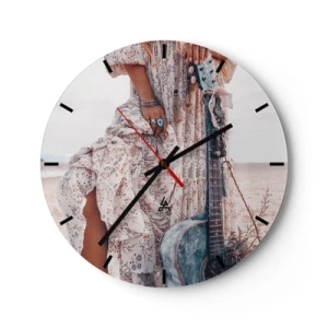 Reloj de pared - Reloj de vidrio - Estilo boho con una guitarra en la playa y un vestido floral. - 30x30cm - Una flor en el camino - Decoración de pared moderna para salón, cocina y dormitorio ARTTOR