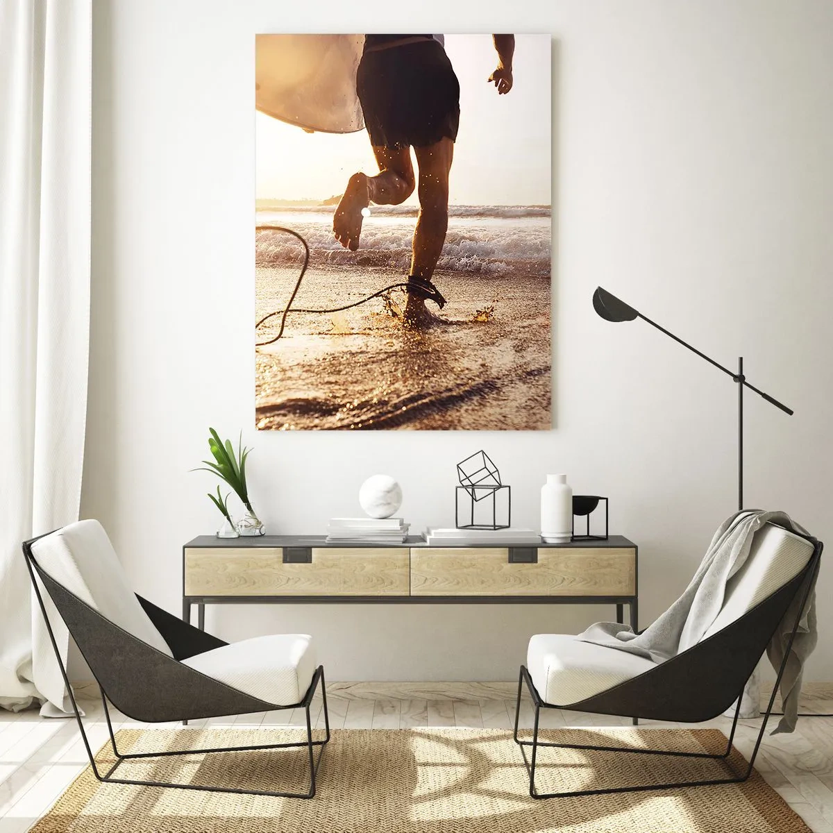 Cuadro sobre vidrio - Impresiones sobre Vidrio - Un surfista corre por la playa con su tabla bajo el sol. - 80x120cm - Para enfrentar la ola - Decoración de pared moderna para salón y dormitorio ARTTOR