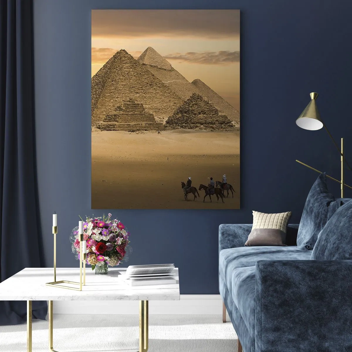 Cuadro sobre vidrio - Impresiones sobre Vidrio - Las pirámides de Giza al atardecer con jinetes a caballo. - 50x70cm - Sin cambios desde hace miles de años - Decoración de pared moderna para salón y dormitorio ARTTOR
