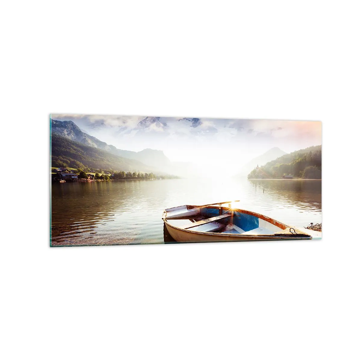 Cuadro sobre vidrio - Impresiones sobre Vidrio - Un barco en la orilla de un lago con vistas a las montañas por la mañana. - 120x50cm - Junto al agua clara - Decoración de pared moderna para salón y dormitorio ARTTOR