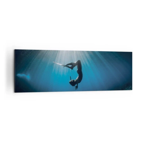 Cuadro sobre lienzo - Impresión de Imagen - Un buzo flotando en un haz de luz bajo el agua. - 160x50cm - Danza subacuática - Decoración de pared moderna para salón y dormitorio ARTTOR