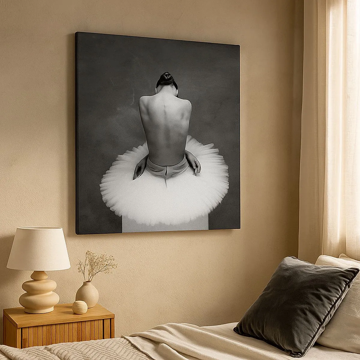 Cuadro sobre lienzo - Impresión de Imagen - Rodeada de pétalos - 30x30 cm