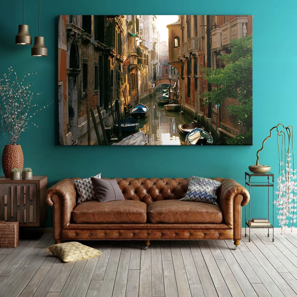 Cuadro sobre lienzo - Impresión de Imagen - Un pintoresco canal en Venecia con barcos y un puente. - 70x50cm - En un callejón veneciano - Decoración de pared moderna para salón y dormitorio ARTTOR