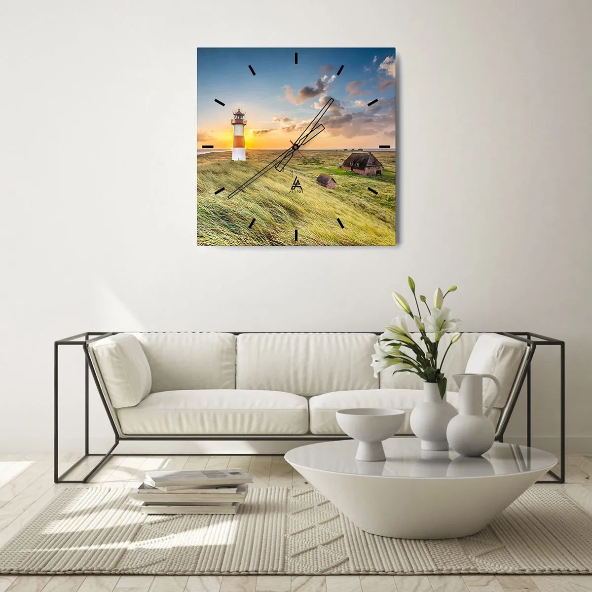 Reloj de pared - Reloj de vidrio - Un faro con prados y casas al sol al fondo. - 30x30cm - Entre las olas - Decoración de pared moderna para salón y dormitorio ARTTOR