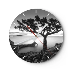 Reloj de pared - Reloj de vidrio - Un árbol en un acantilado con vistas al mar en blanco y negro. - 30x30cm - Calma hasta el horizonte - Decoración de pared moderna para salón, cocina y dormitorio ARTTOR