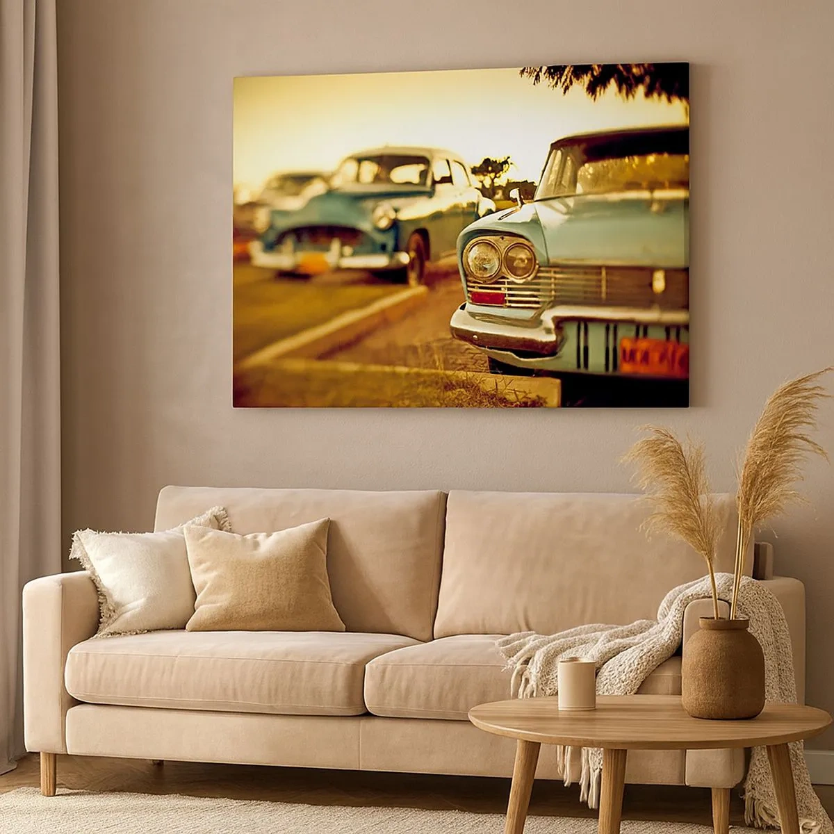 Cuadro sobre lienzo - Impresión de Imagen - Coches clásicos bajo la cálida luz del atardecer. - 70x50cm - A la espera del futuro - Decoración de pared moderna para salón y dormitorio ARTTOR