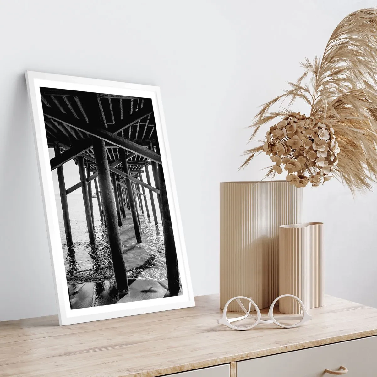 Póster en marco blanco - Escondite en la playa - 70x100 cm