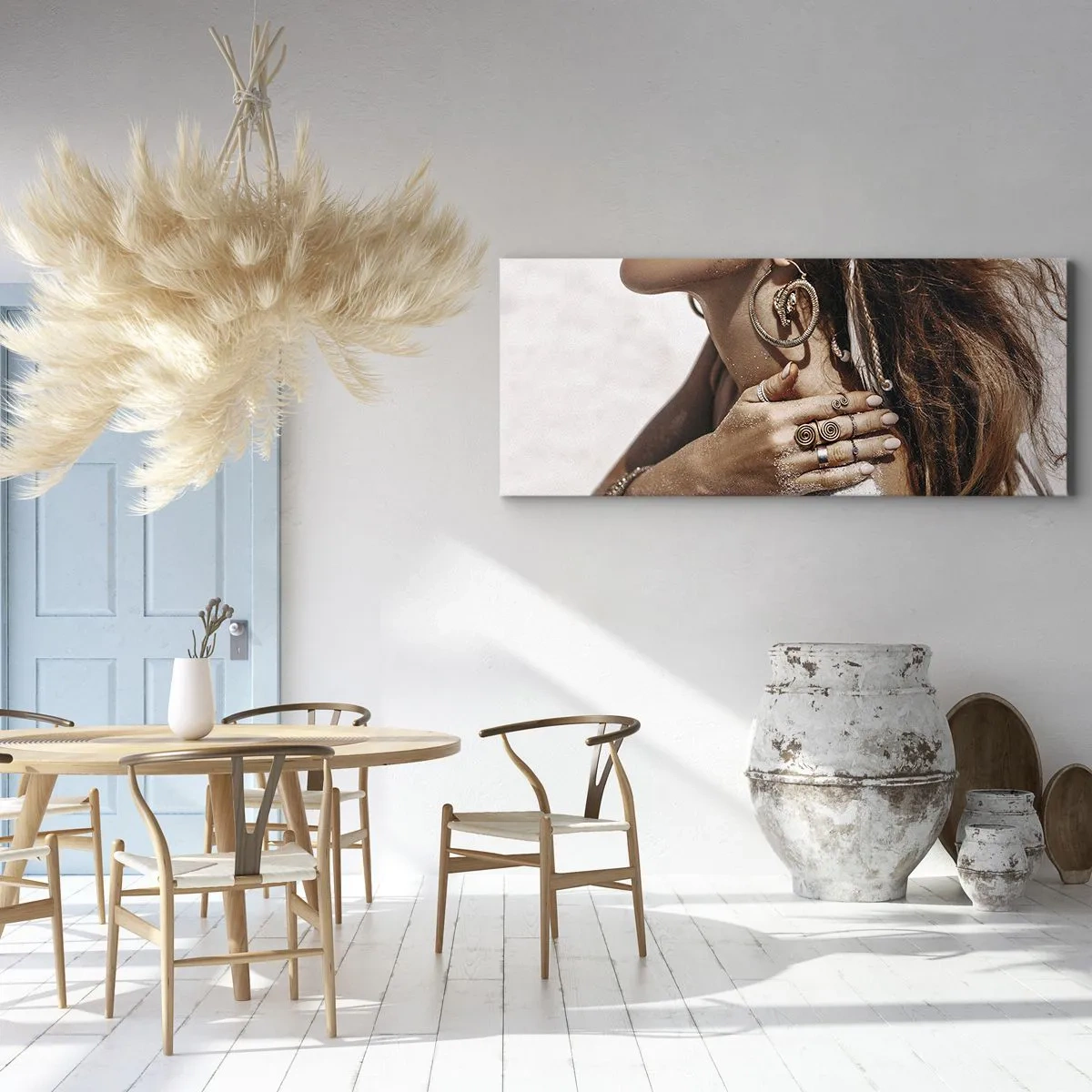 Cuadro sobre lienzo - Impresión de Imagen - Mujer elegante con joyas sobre un fondo de arena clara. - 140x50cm - Reina de la playa salvaje - Decoración de pared moderna para salón y dormitorio ARTTOR