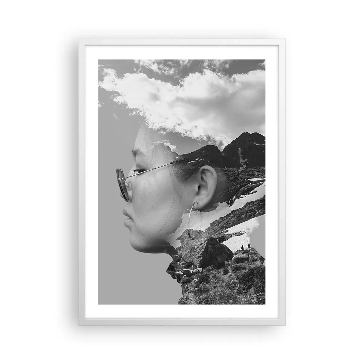 Póster en marco blanco - Retrato sobre montañas y nubes - 50x70 cm