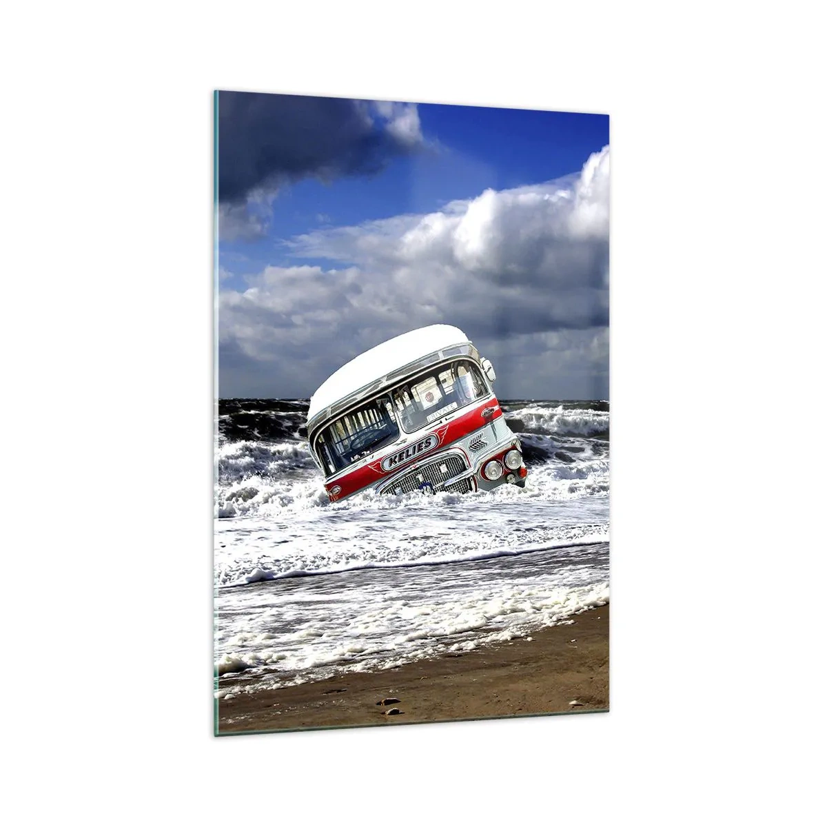 Cuadro sobre vidrio - Impresiones sobre Vidrio - Un autobús hundido en la playa en medio de olas y mares agitados - 70x100cm - ¿Y qué te sorprende? - Decoración de pared moderna para salón y dormitorio ARTTOR