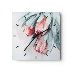 Reloj de pared - Reloj de vidrio - Sutiles flores de protea rosa sobre un fondo claro. - 30x30cm - Avergonzada de su propia belleza - Decoración de pared moderna para salón y dormitorio ARTTOR