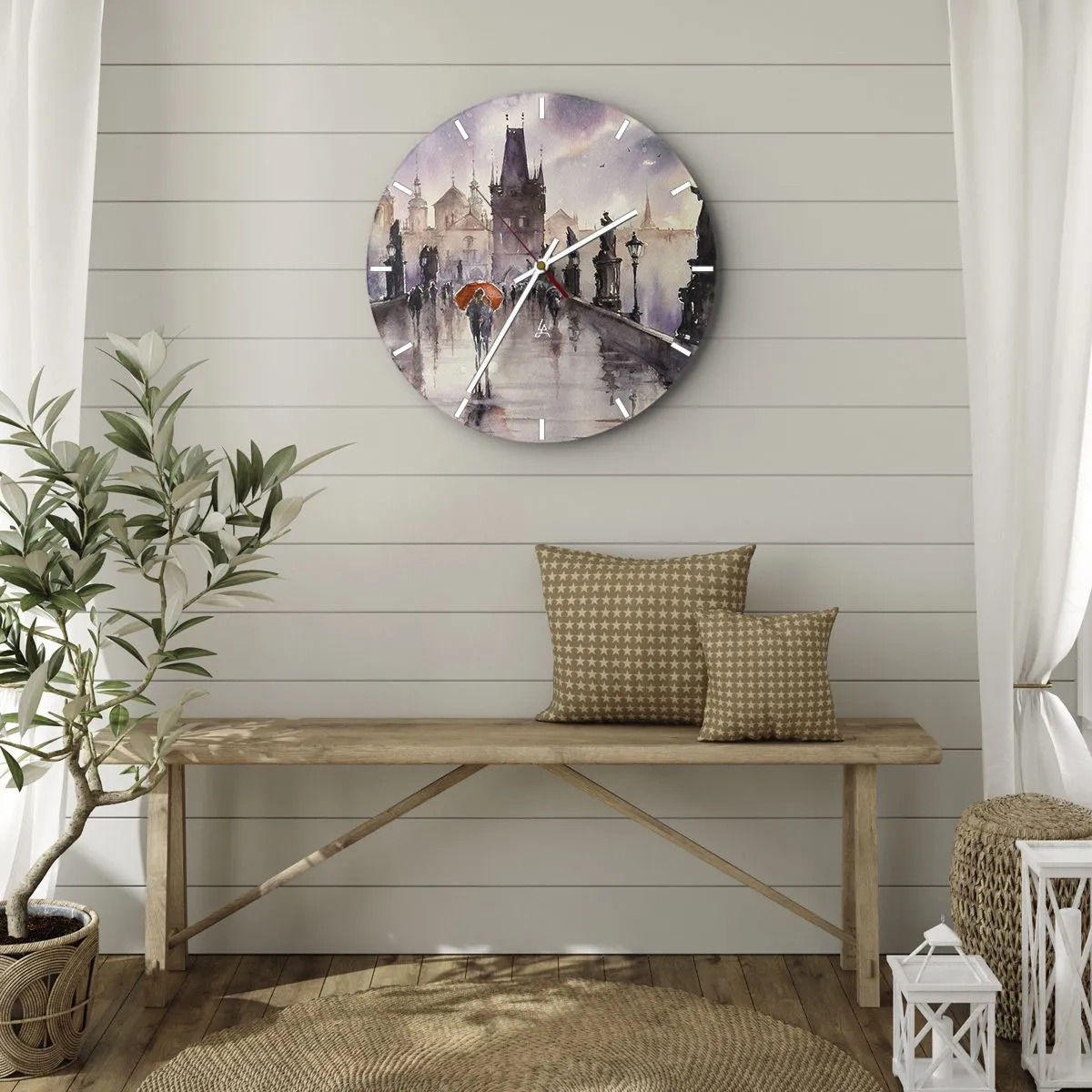 Reloj de pared - Reloj de vidrio - Escena romántica en un puente bajo la lluvia con un paraguas naranja. - 30x30cm - La gente no cambia - Decoración de pared moderna para salón, cocina y dormitorio ARTTOR