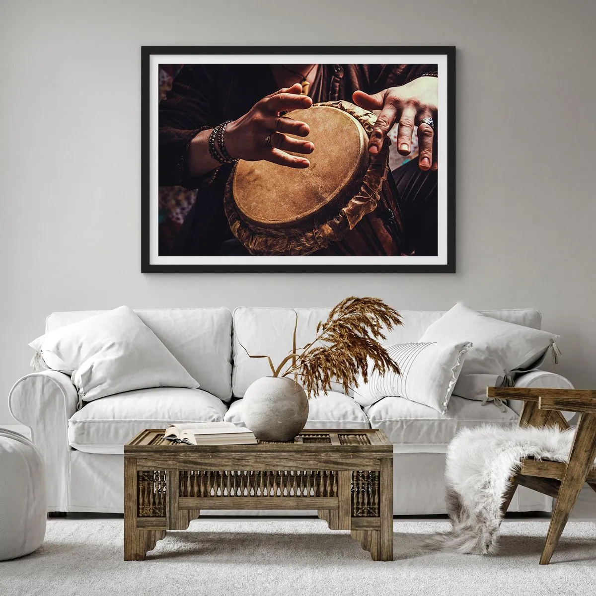 Póster en marco negro - Manos tocando un tambor djembé tradicional - 70x50cm - En el ritmo del corazón - Decoración de pared moderna para salón y dormitorio ARTTOR