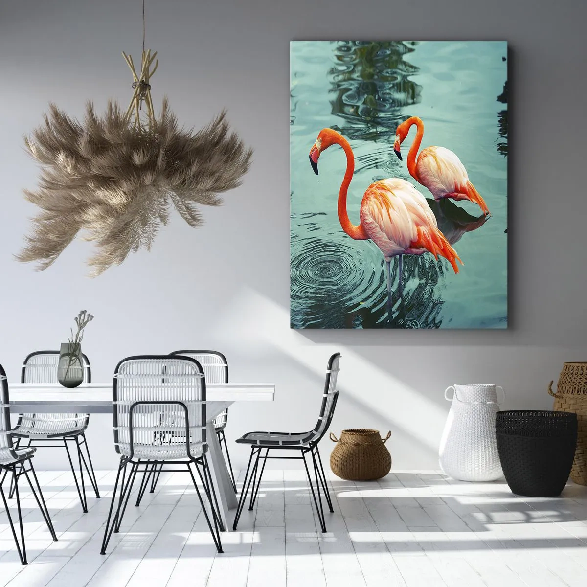 Cuadro sobre lienzo - Impresión de Imagen - Dos flamencos en el agua tranquila reflejando su entorno. - 50x70cm - Estamos de moda - Decoración de pared moderna para salón y dormitorio ARTTOR