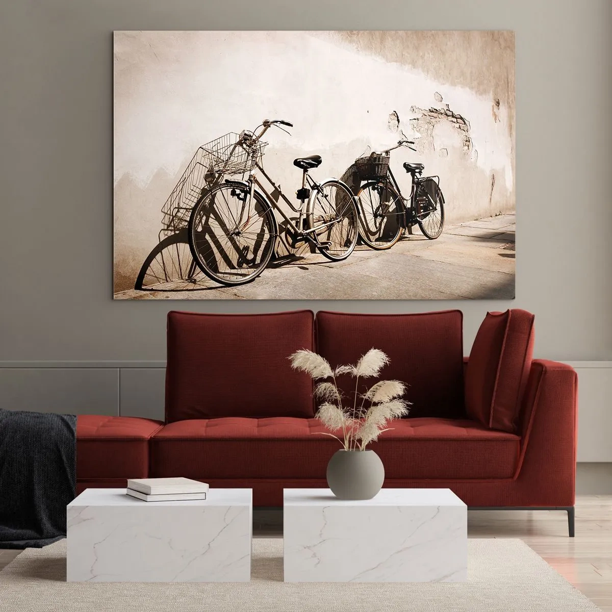 Cuadro sobre vidrio - Impresiones sobre Vidrio - Bicicletas retro apoyadas contra una pared vieja - 70x50cm - El inolvidable encanto del pasado - Decoración de pared moderna para salón y dormitorio ARTTOR