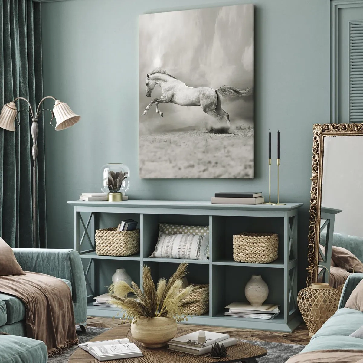 Cuadro sobre lienzo - Impresión de Imagen - Un caballo blanco en un salto dinámico sobre un fondo de nubes brumosas. - 50x70cm - Entre la realidad y el sueño - Decoración de pared moderna para salón y dormitorio ARTTOR