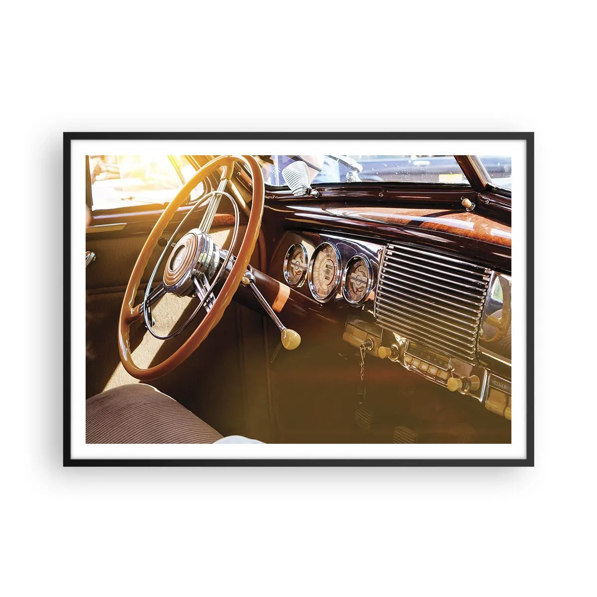 Póster en marco negro - Primer plano del interior de un coche clásico con detalles en madera y cromo. - 100x70cm - Un soplo de lujo del pasado - Decoración de pared moderna para salón y dormitorio ARTTOR