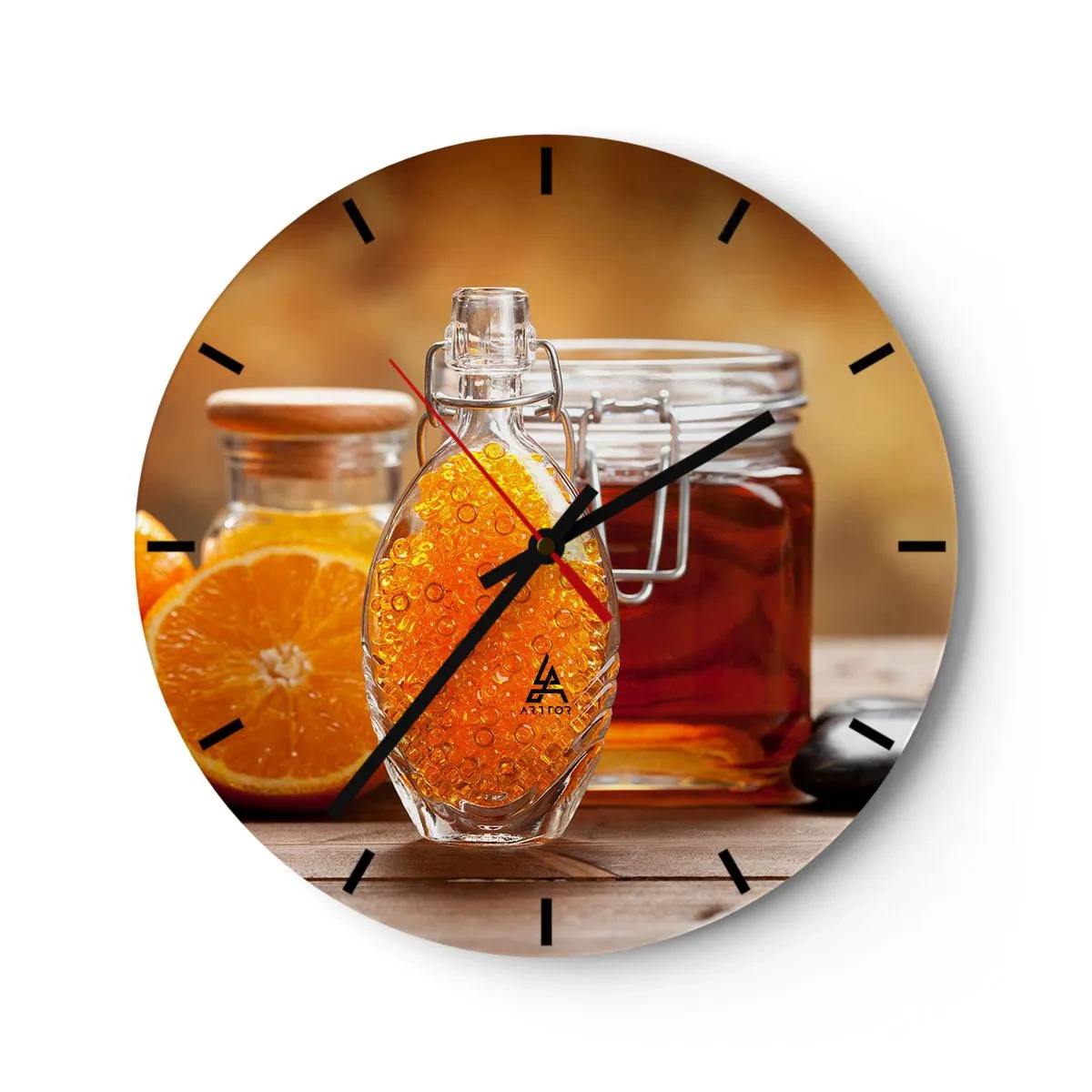 Reloj de pared - Reloj de vidrio - Una botella de miel con naranjas al fondo sobre una mesa de madera. - 30x30cm - Sabores y aromas soleados - Decoración de pared moderna para salón, cocina y dormitorio ARTTOR