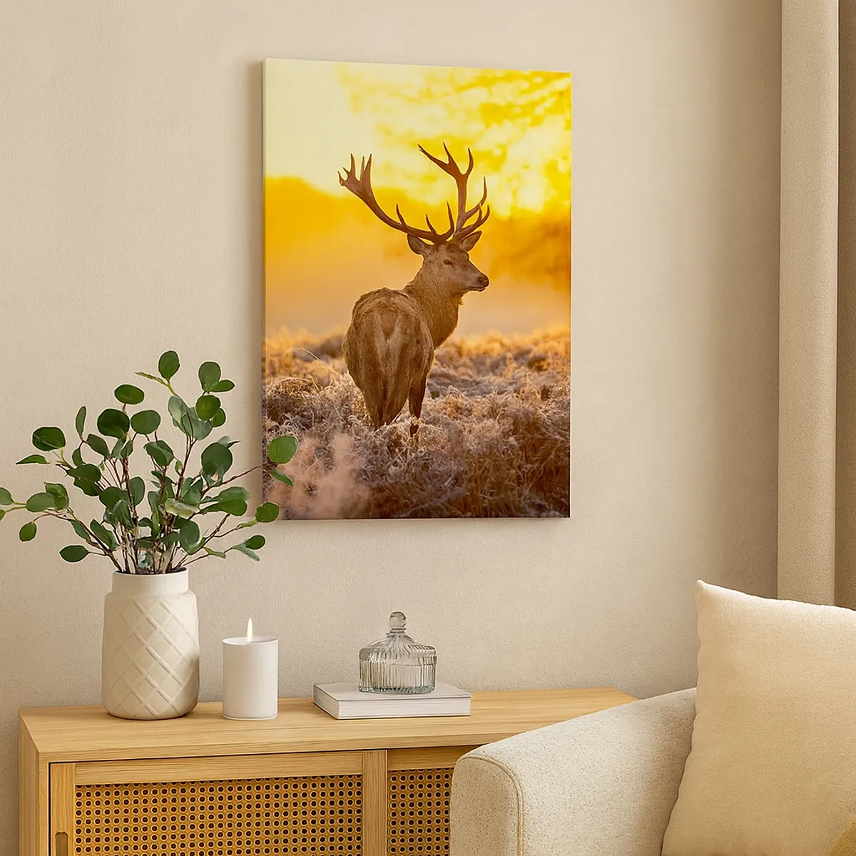 Cuadro sobre lienzo - Impresión de Imagen - Un ciervo con el telón de fondo de un bosque otoñal iluminado por el sol dorado. - 50x70cm - Rey del bosque de otoño - Decoración de pared moderna para salón y dormitorio ARTTOR